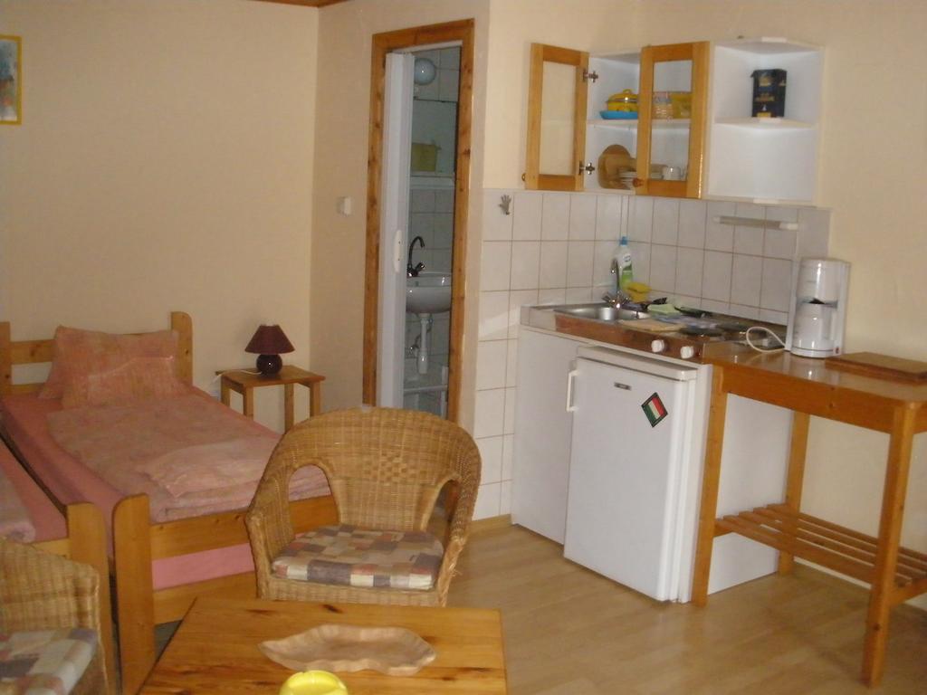 Emilia Apartmanhaz Hévíz Chambre photo